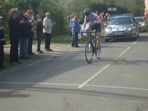 Jérémy Patoux (TP-CSD) franchit la ligne en vainqueur. (photo Loic Manceau).